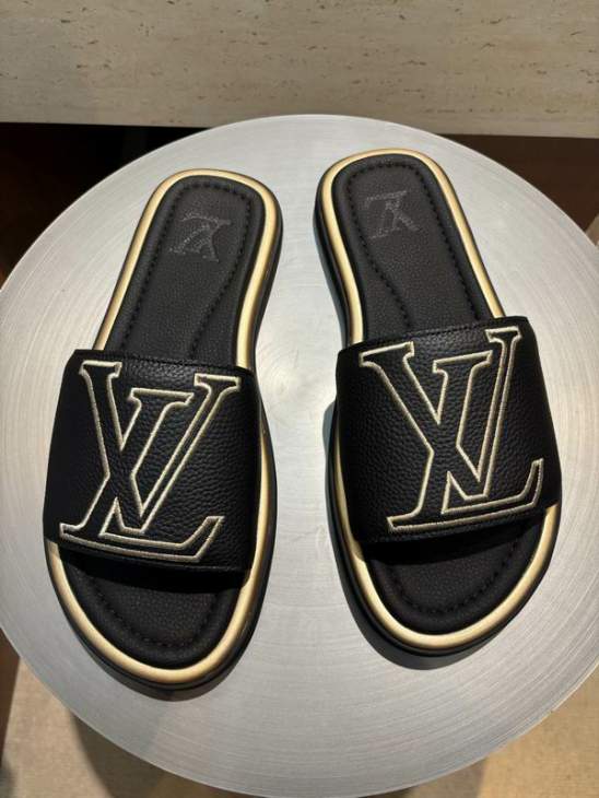 Picture of Louis Vuitton Slippers _SKULVsz38-46hnh0727916